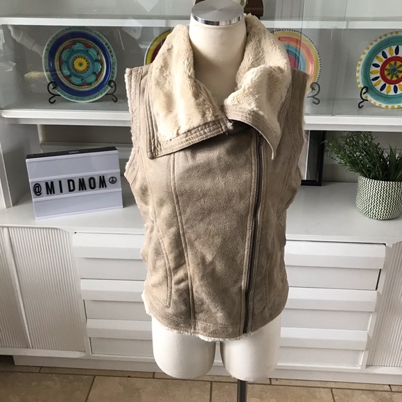 Olive & Oak Jackets & Blazers - Olive & Oak faux suede and shearling vest